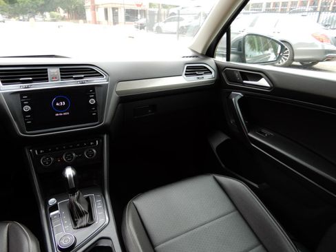 Used 2021 Volkswagen Tiguan SEL image 20