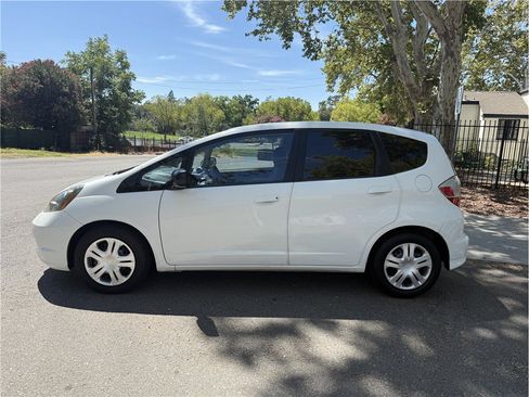 Used 2010 Honda Fit image 2