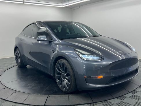 Used 2023 Tesla Model Y Performance image 2