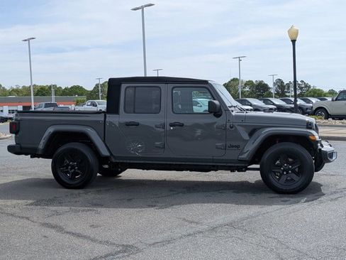 Used 2021 Jeep Gladiator Sport AWD/4WD image 3