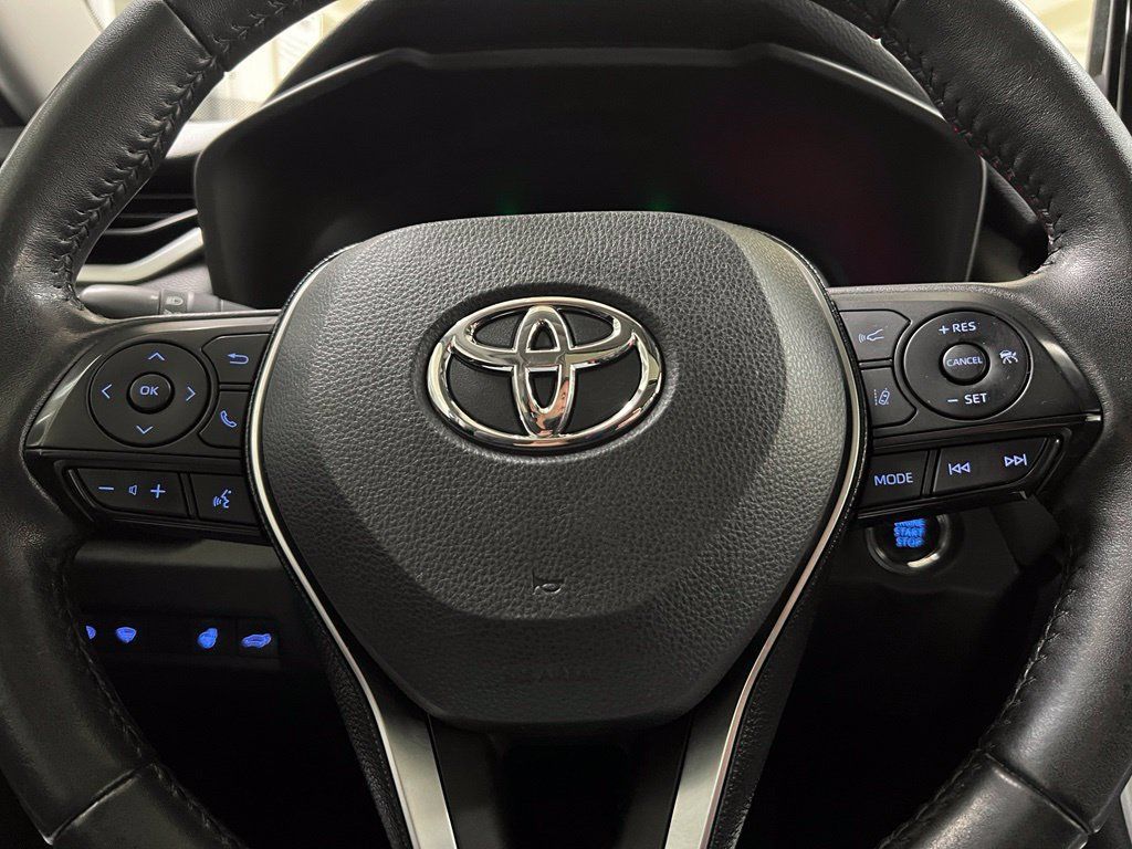Used 2022 Toyota RAV4 XLE Premium AWD/4WD image 36