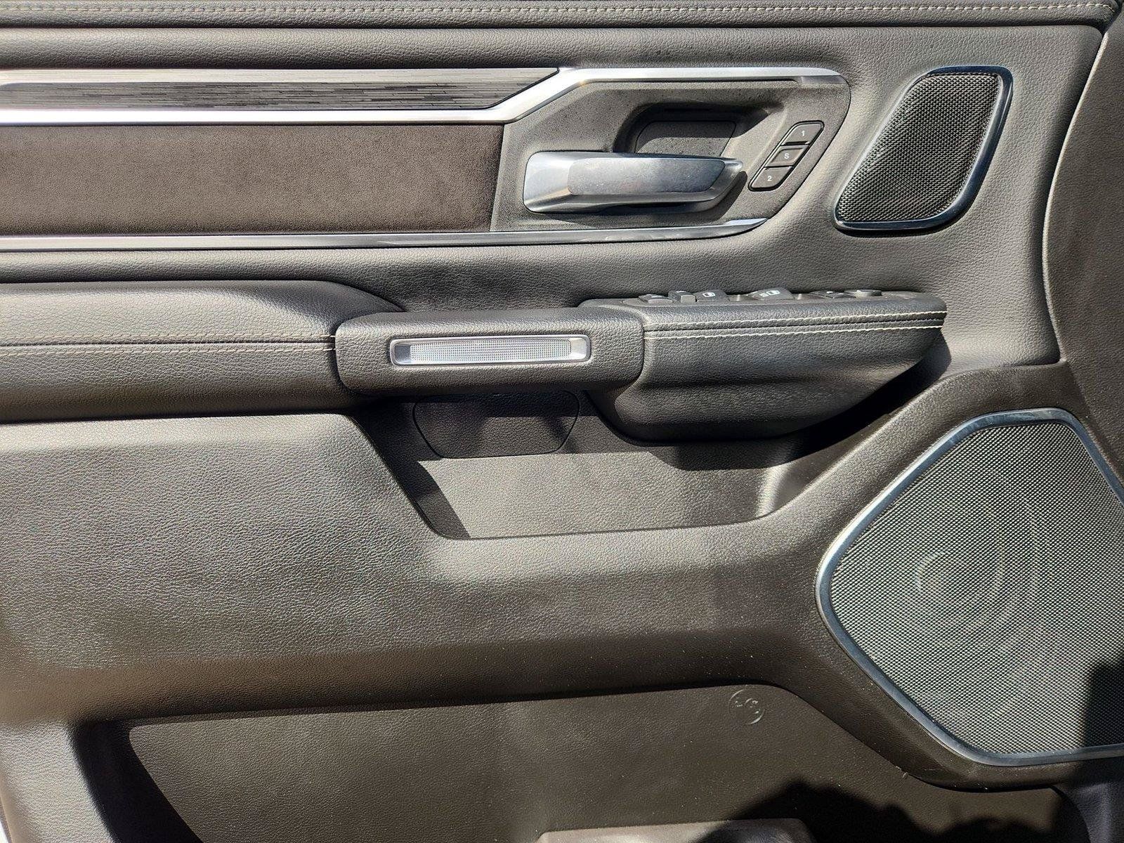 Used 2024 RAM 1500 Laramie AWD/4WD image 22