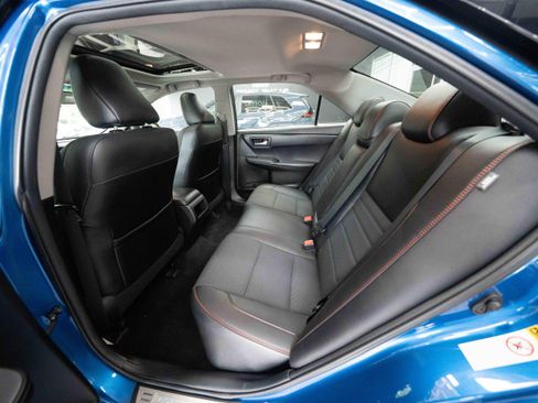 Used 2017 Toyota Camry SE w/ Moonroof Package FWD image 23