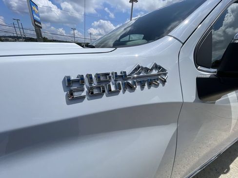 Certified 2026 Chevrolet Silverado 1500 High Country AWD/4WD image 32
