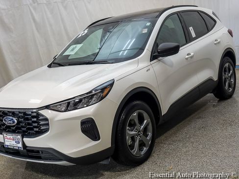 Used 2025 Ford Escape ST-Line w/ Tech Pack #1 AWD/4WD image 4