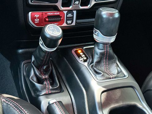 Used 2021 Jeep Gladiator Rubicon AWD/4WD image 21