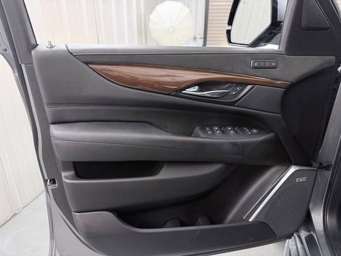 Used 2020 Cadillac Escalade Luxury w/ LPO, Radiant Package AWD/4WD image 12