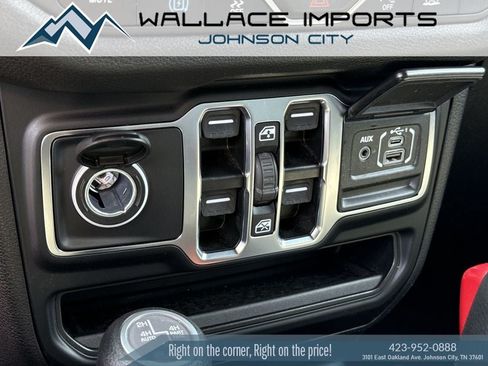 Used 2024 Jeep Wrangler Unlimited w/ Convenience Group AWD/4WD image 30