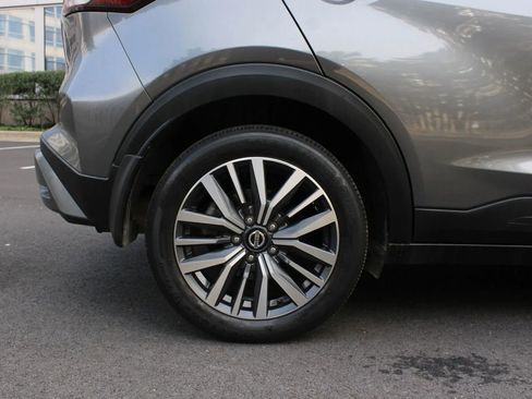 Used 2021 Nissan Kicks SV image 5