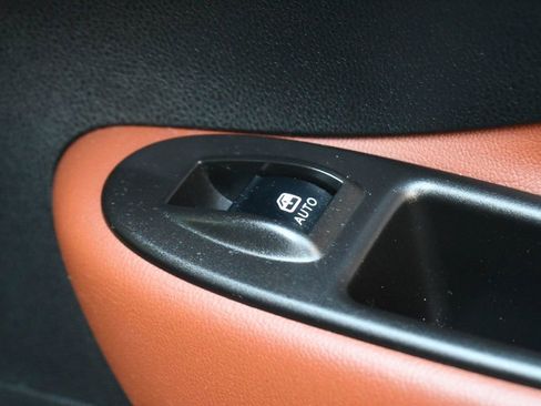 Used 2014 FIAT 500L Trekking w/ Popular Equipment Group image 42