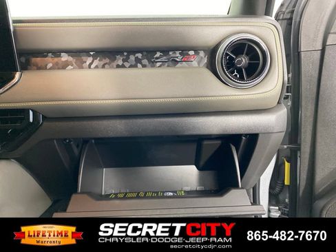 Used 2024 Chevrolet Colorado ZR2 AWD/4WD image 29