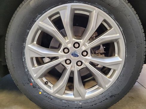 Used 2020 Ford Explorer Limited RWD image 31