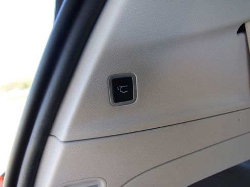 Used 2024 Chrysler Pacifica Touring-L image 34