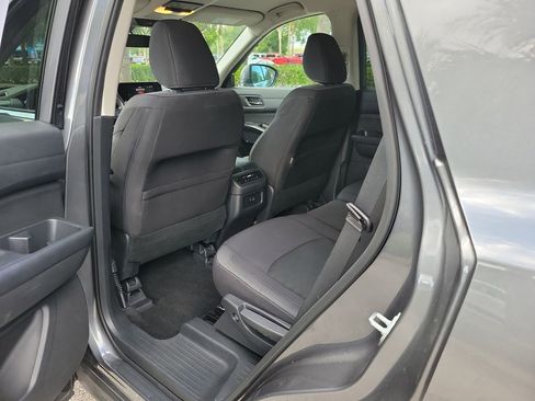 Used 2025 Nissan Pathfinder SV AWD/4WD image 10