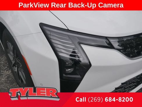 New 2027 Chrysler Pacifica Limited FWD image 10