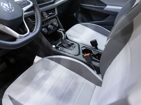 Used 2023 Volkswagen Taos SE w/ Panoramic Sunroof Package image 18