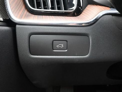 Used 2023 Volvo XC60 B5 Ultimate w/ Climate Package FWD image 25