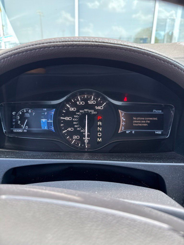 Used 2012 Lincoln MKX FWD image 7