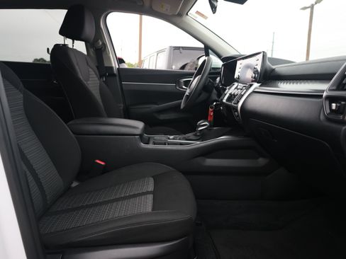 Used 2022 Kia Sorento LX FWD image 11