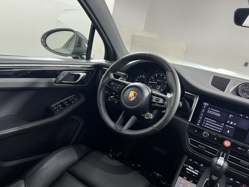 Certified 2026 Porsche Macan AWD/4WD image 12