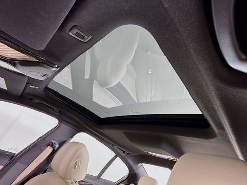 Used 2021 BMW 530e w/ Parking Assistance Package image 22