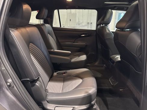 Used 2022 Toyota Highlander XSE image 27