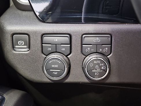 Used 2025 Chevrolet Silverado 2500 LT w/ Convenience Package AWD/4WD image 19