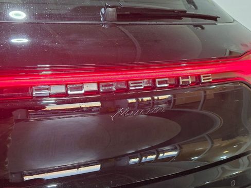 Used 2024 Porsche Macan image 28