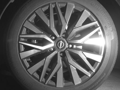 Used 2025 Nissan Altima 2.5 SV FWD image 15