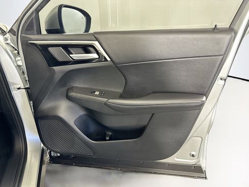 Used 2024 Mitsubishi Outlander SE image 34