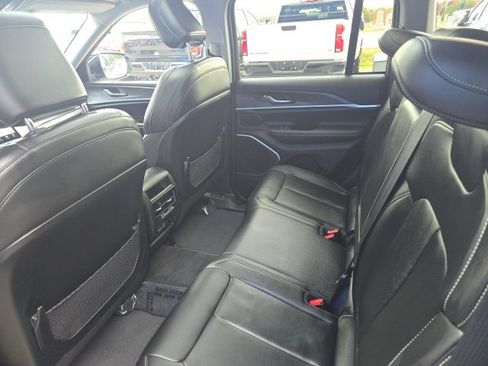 Used 2022 Jeep Grand Cherokee Limited image 13