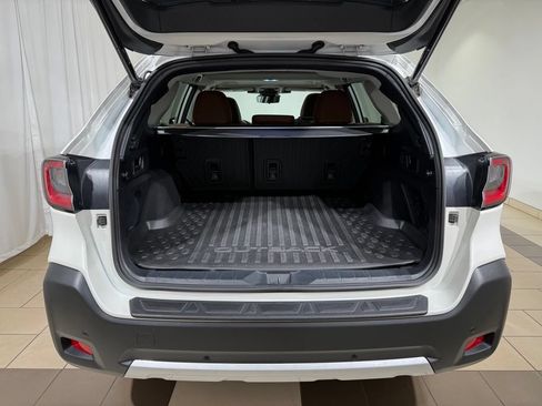 Used 2023 Subaru Outback Touring AWD/4WD image 11