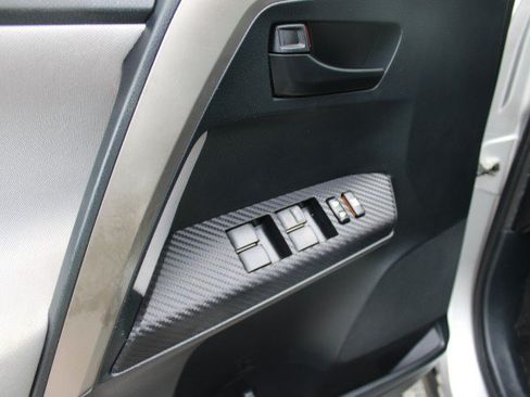 Used 2015 Toyota RAV4 LE FWD image 15