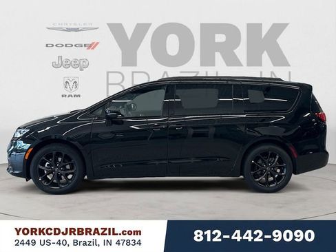 New 2026 Chrysler Pacifica Limited w/ S Appearance Package FWD image 2