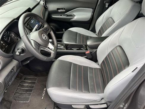 Used 2023 Nissan Kicks SR w/ SR Premium Package image 11