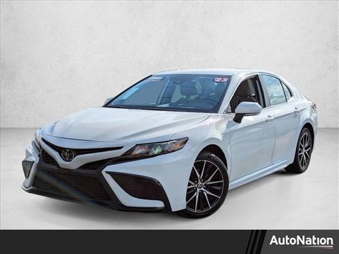 Used 2023 Toyota Camry SE image 1
