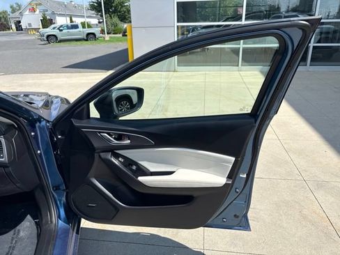 Used 2018 MAZDA MAZDA3 Grand Touring w/ Premium Equipment Package FWD image 35