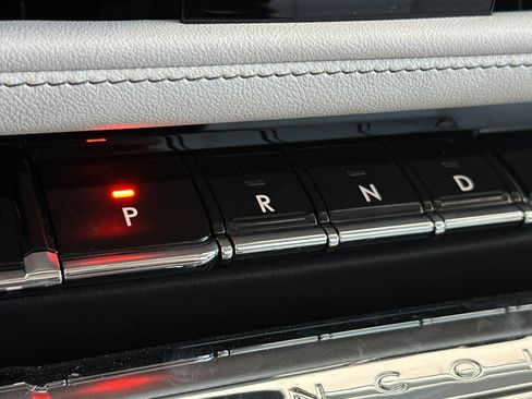 New 2026 Lincoln Aviator AWD image 22