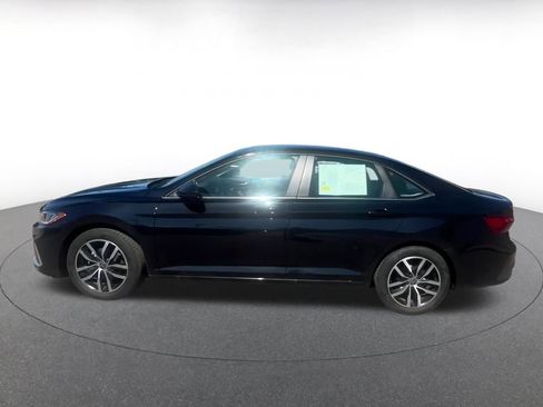 Used 2025 Volkswagen Jetta SE image 8