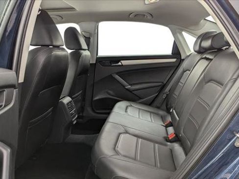 Used 2022 Volkswagen Passat 2.0T SE image 17