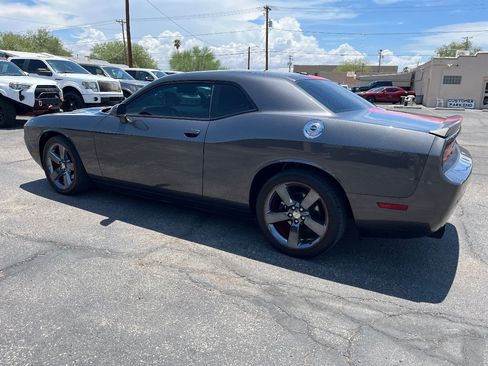 Used 2014 Dodge Challenger SXT RWD image 8