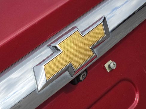 Used 2021 Chevrolet Traverse LT image 10