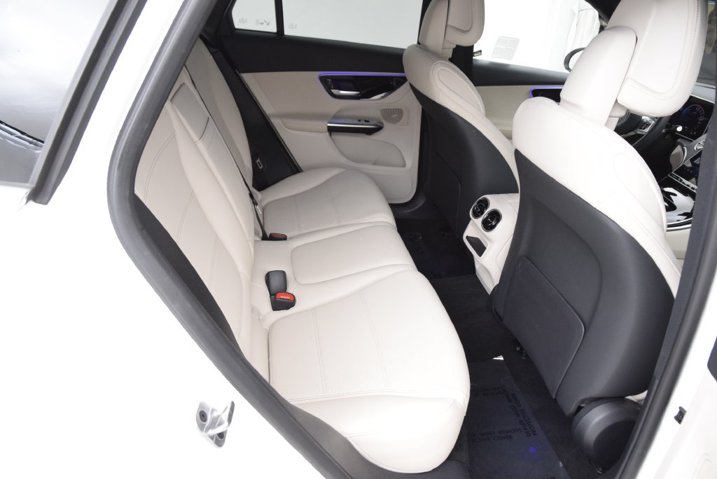 Used 2025 Mercedes-Benz GLC 350e 4MATIC image 18
