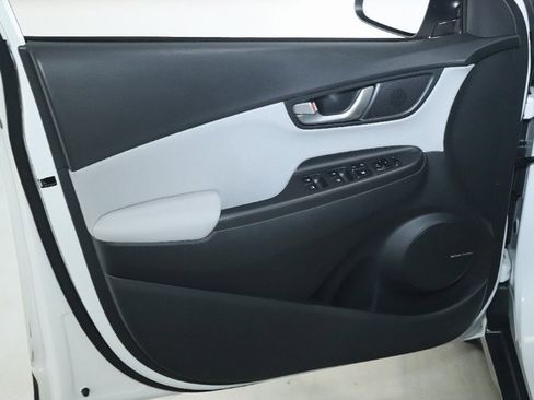 Used 2022 Hyundai Kona Limited w/ Cargo Package image 15