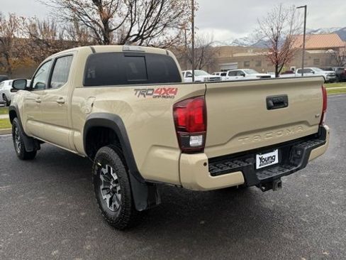 Used 2018 Toyota Tacoma SR5 image 8