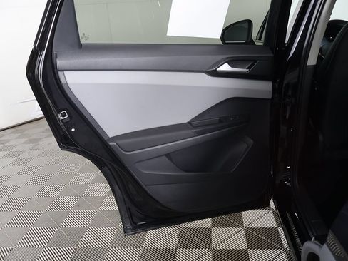 Used 2022 Volkswagen Taos SE FWD image 23
