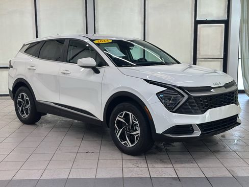 Used 2024 Kia Sportage LX image 1