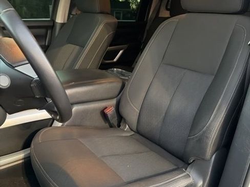 Used 2018 Nissan Titan SV w/ SV Convenience Package image 9