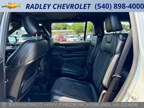 Used 2023 Jeep Grand Cherokee L Laredo AWD/4WD image 12