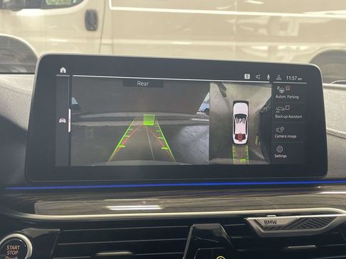 Used 2022 BMW M550i xDrive image 33